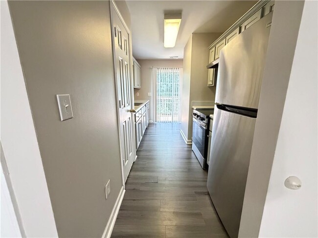 Building Photo - 800 Stonehaven Cir
