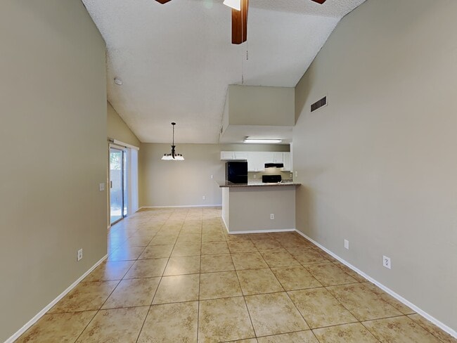 Building Photo - 337 S Los Feliz Dr