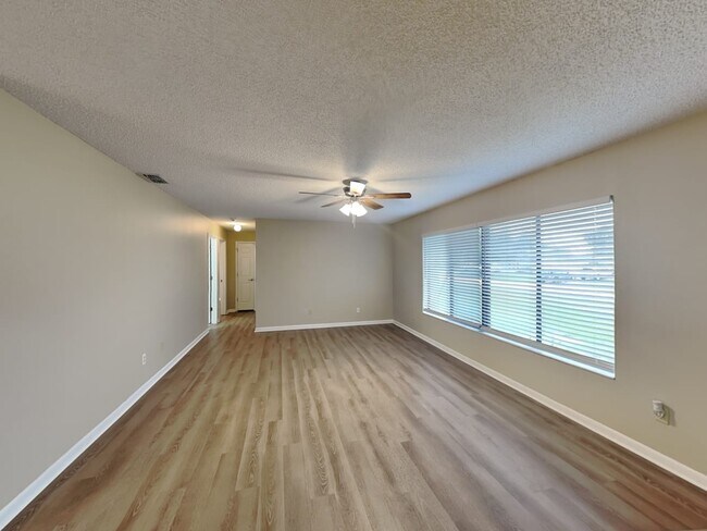Building Photo - 2241 Evangelina Ave