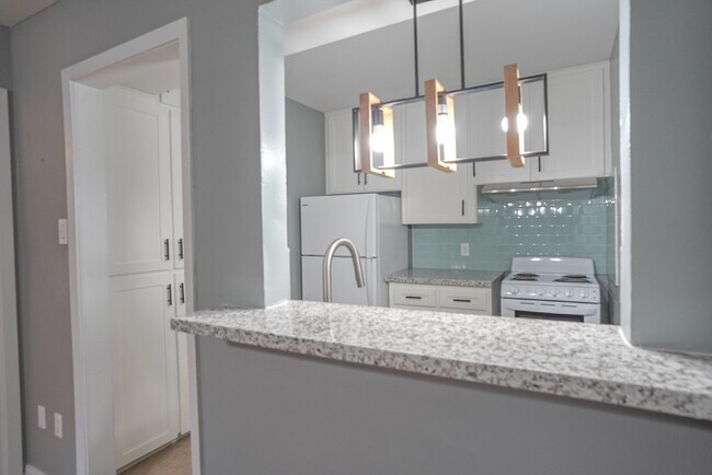 Foto del edificio - 5216 Arboles Dr
