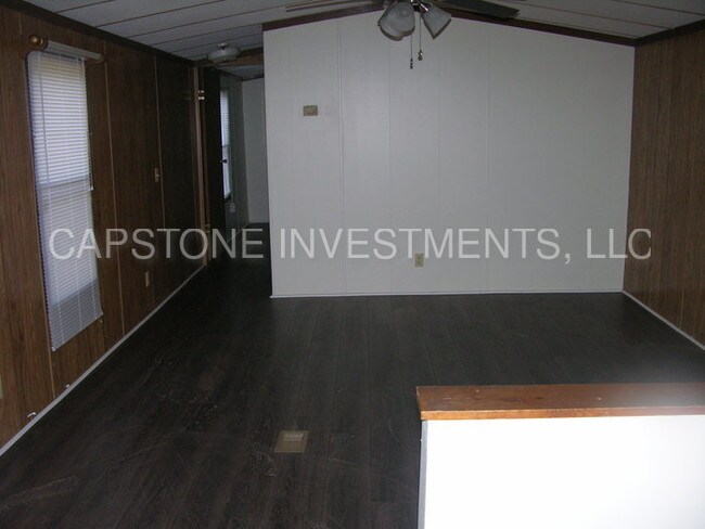 Building Photo - 2575 Winfield St