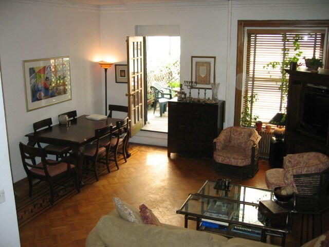 Building Photo - 167 W 85th St