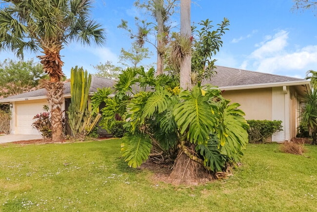 Foto del edificio - 1653 Primrose Ln