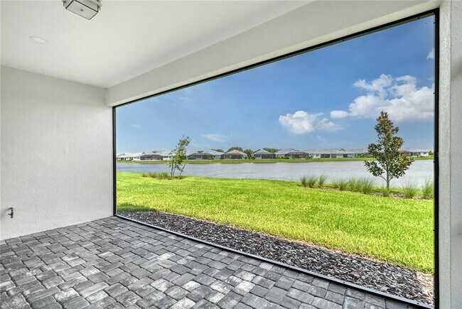 Foto del edificio - 8168 Sternway Rd