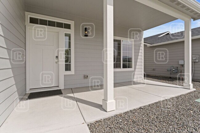 Foto del edificio - 18327 E 2nd Ave