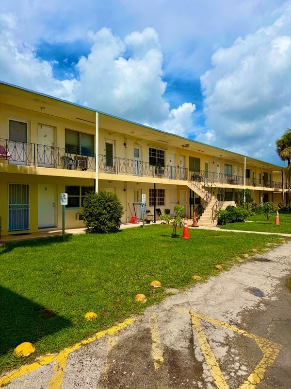 Foto principal - 71 NW 76th St