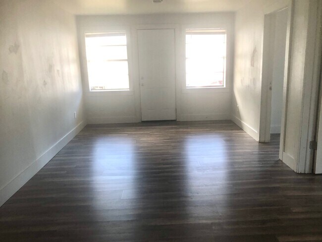 Foto del edificio - 904 E Iowa Ave