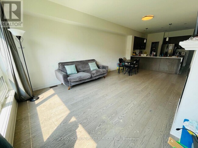 Photo du bâtiment - 832 Quartet Ave