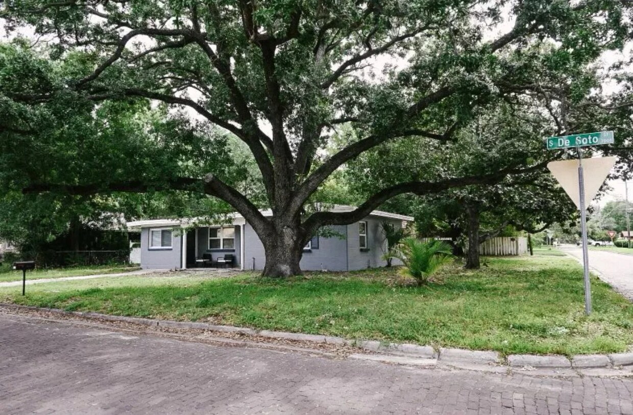 Photo - 7016 S De Soto St (Tampa, FL)