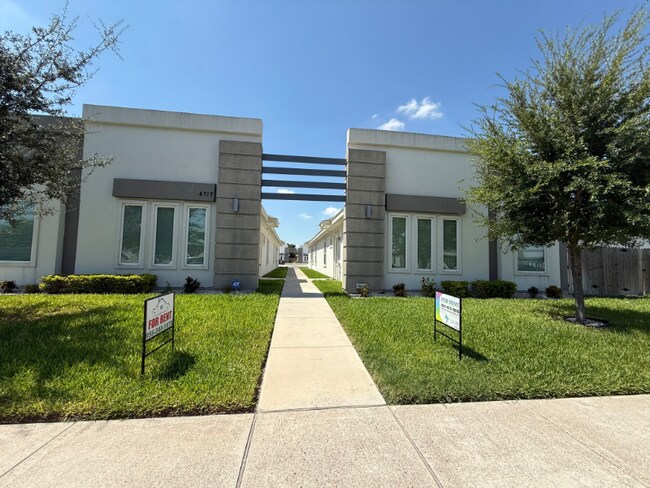 Building Photo - 4717 Mulberry Ave