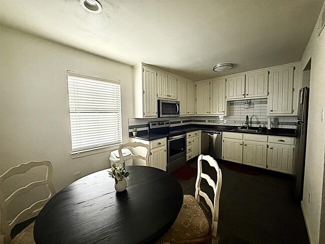 Foto del edificio - 1226 Baylor Ave