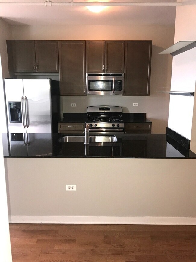 Foto del edificio - 511 W Division St