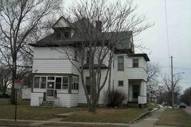 Primary Photo - 1 & 2 Bedroom Updated Apartments- Great lo...