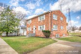 Primary Photo - Sunny one bedroom with cozy neighborhood feel