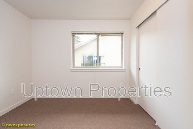 Building Photo - 4775 SW Franklin Ave