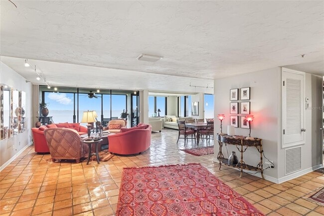 Foto del edificio - 97 Sunset Dr