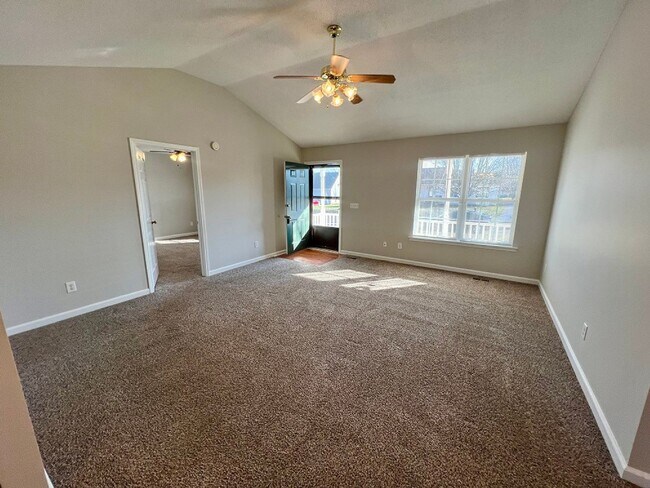 Foto del edificio - 3 Bed, 2 Bath Ranch Style House in Murfree...