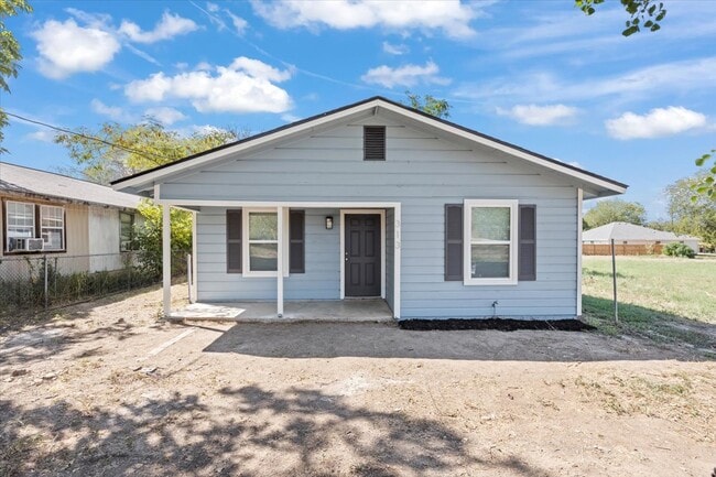 Front - 313 Nagel St