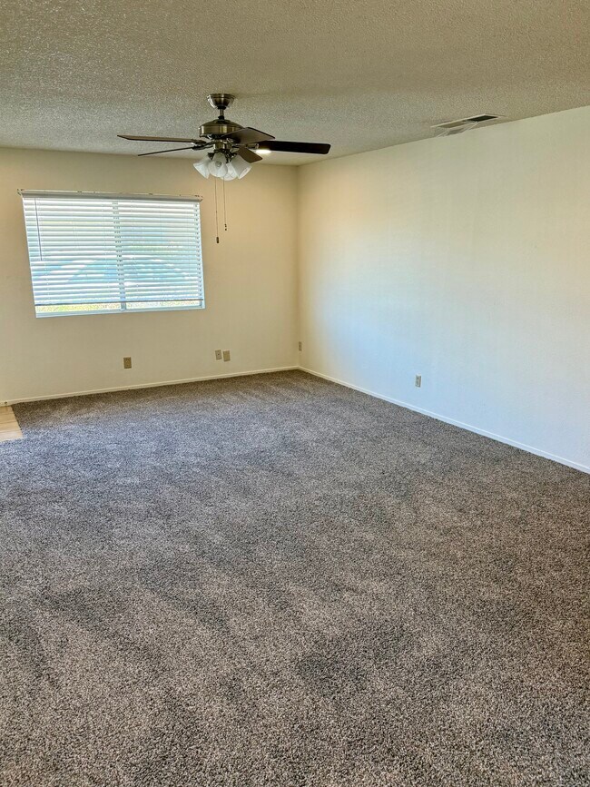 Building Photo - 542 N Prospect St