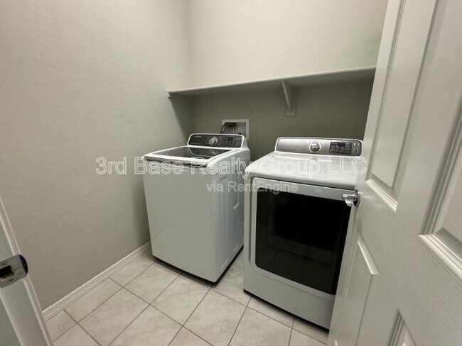 Foto del edificio - 20167 W Buchanan St