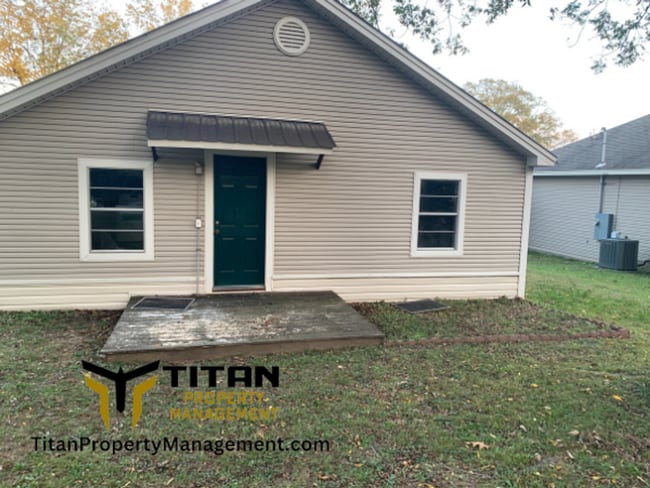 Building Photo - 2Bed/1Bath House