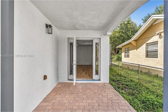 Foto del edificio - 140 NW 70th St