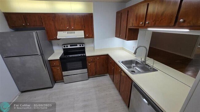 Foto del edificio - 11188 Royal Palm Blvd