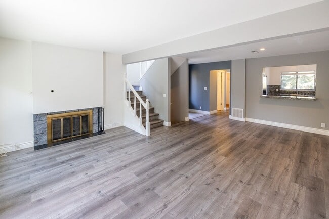Building Photo - 996 Silverado Ct
