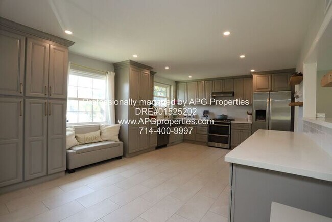Foto del edificio - Newly Updated 5 Bedroom 3 Bathroom Home wi...