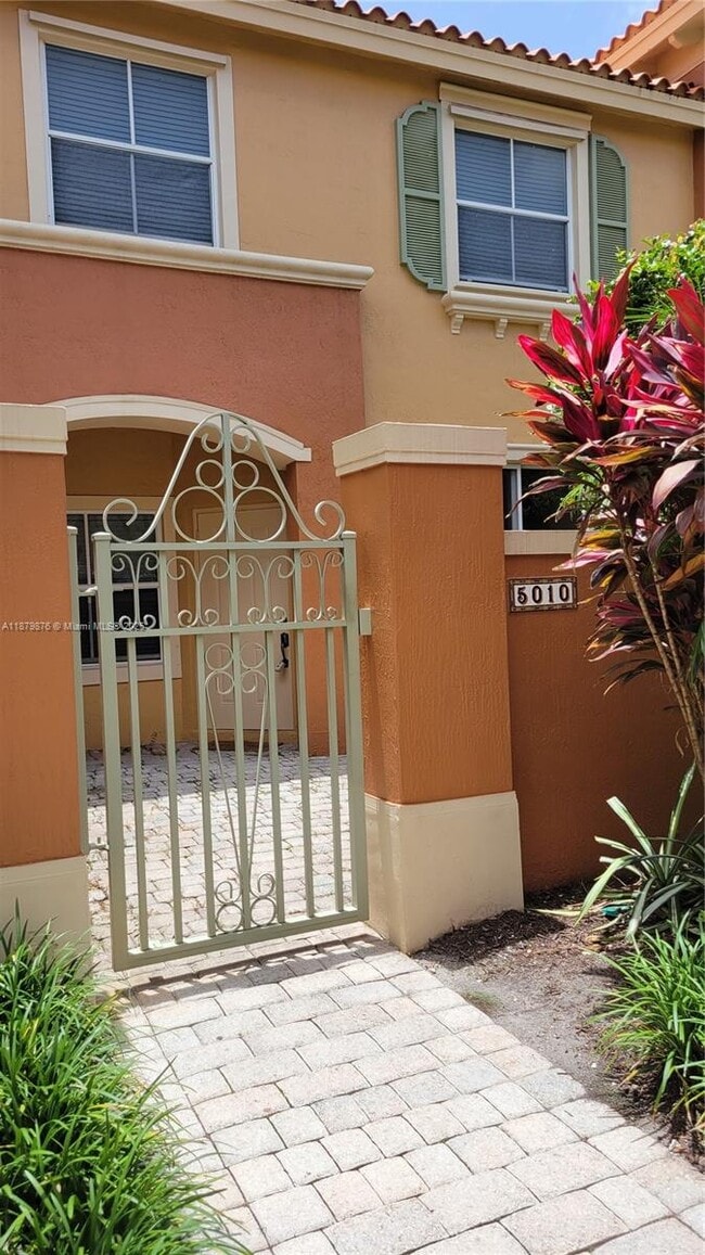 Building Photo - 5010 S Harbor Isles Dr