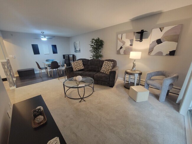 Foto del edificio - Condo with pool available for Move in read...