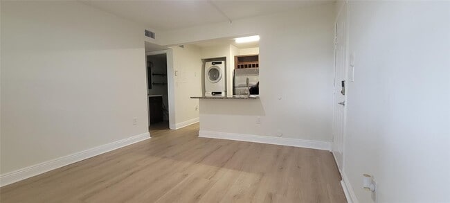 Foto del edificio - 350 Palm Cir W