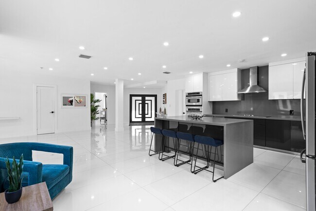 Foto del edificio - 941 NE 83rd St
