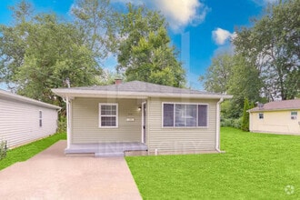 Building Photo - 1565 Martin St
