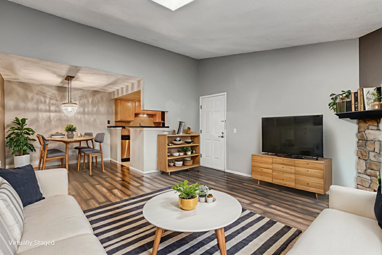 Primary Photo - Stunning 2 Bedroom Near Lowry!!!!