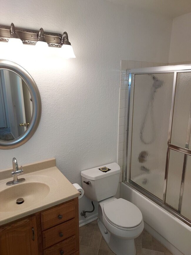 Foto del edificio - SINGLE STORY TOWN HOME 3 BEDROOM 2 BATH WI...