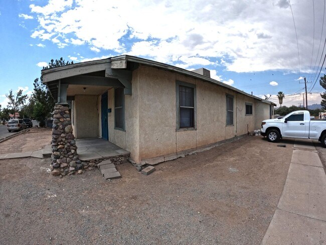 Building Photo - 702 N. Armijo