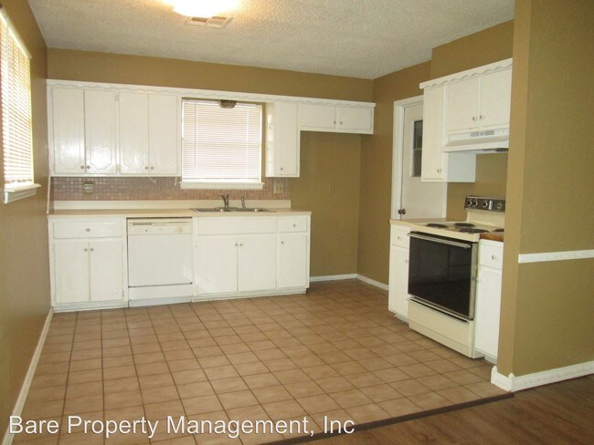 Building Photo - 3 br, 1.5 bath House - 1428 Princeton Circle