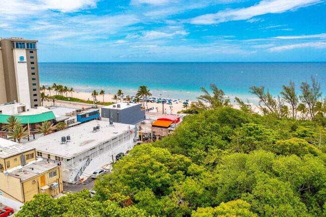 Foto del edificio - Beachfront Bloo's-2 Units-Ocean View Balco...