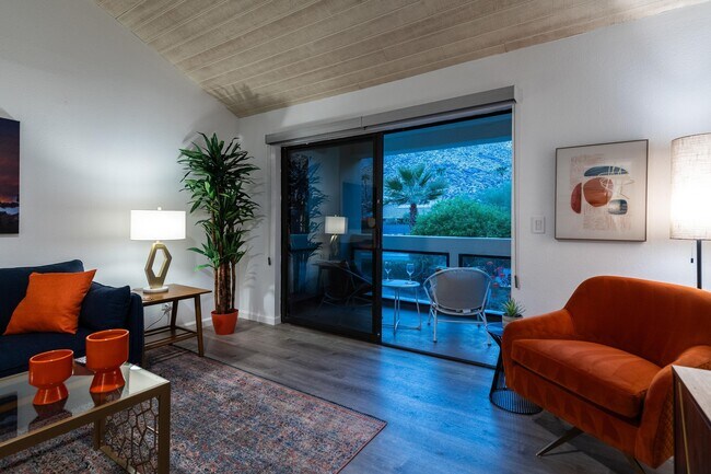 Foto del edificio - 255 E Avenida Granada