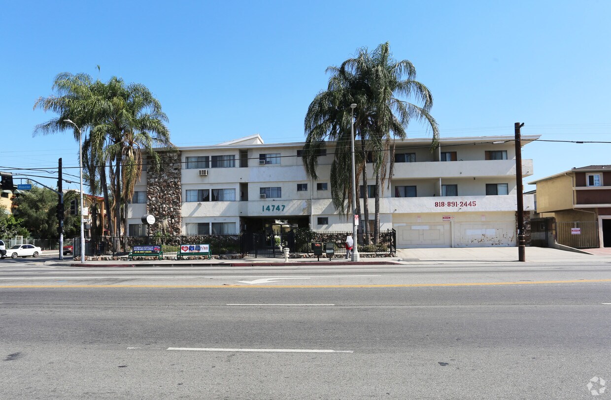 Building - Villa Lorraine Apartments