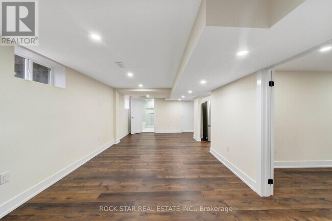 Building Photo - 78 Leaside Dr