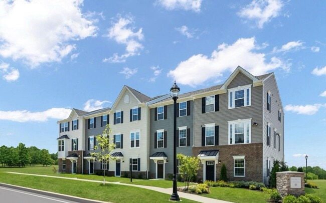 Building Photo - 4 Bedroom Townhome in Dublin