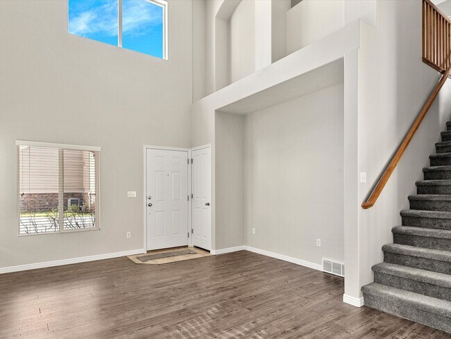 Foto del edificio - Newly Updated South Ogden Townhome | 3 Bed | Private Backyard | 2-Car Garage