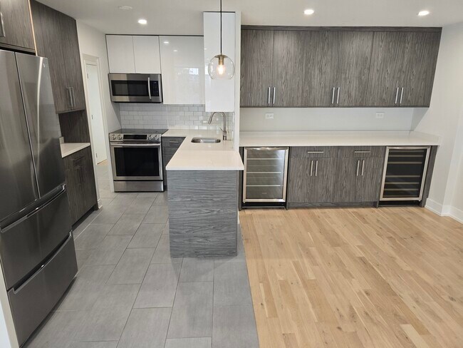 Foto del edificio - 227 E Walton Pl