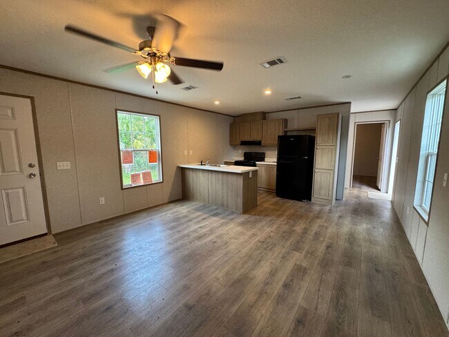 Building Photo - Brand-New 3 Bedroom, 2 Bathroom Mobile Home for Rent – Live Oak, FL
