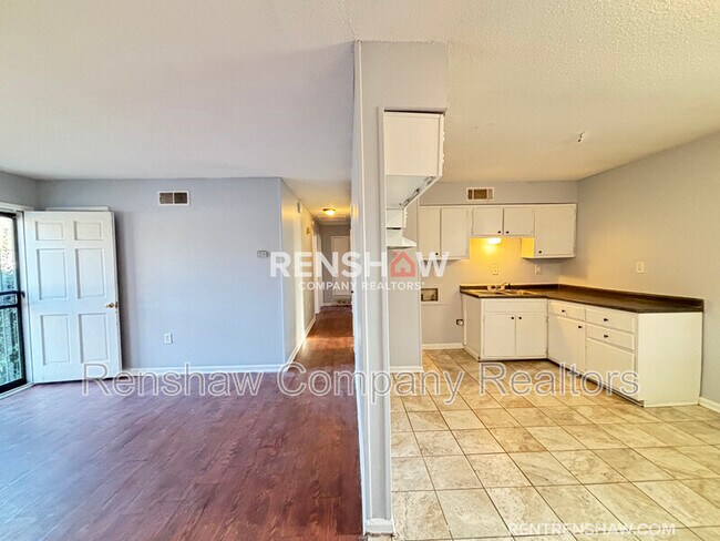 Building Photo - 4464 Sunvalley Dr