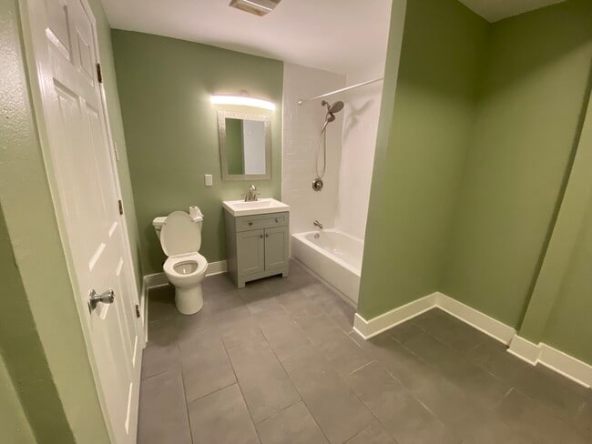 bathroom1 - 2727 Onzaga St