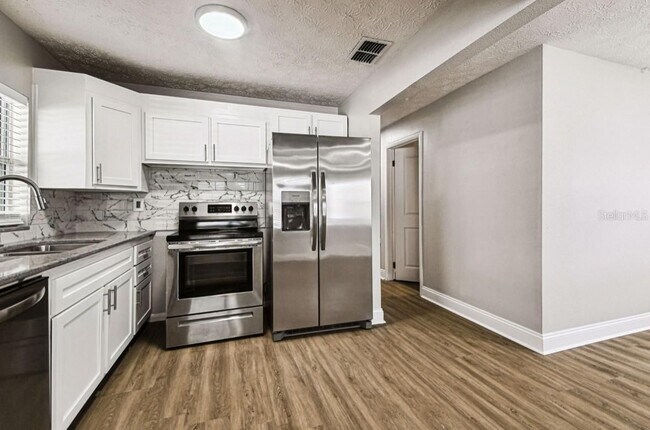 Foto del edificio - 10215 N 23rd St
