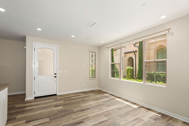 Foto del edificio - 4 Bedroom - 3 Bath Irvine Home for lease